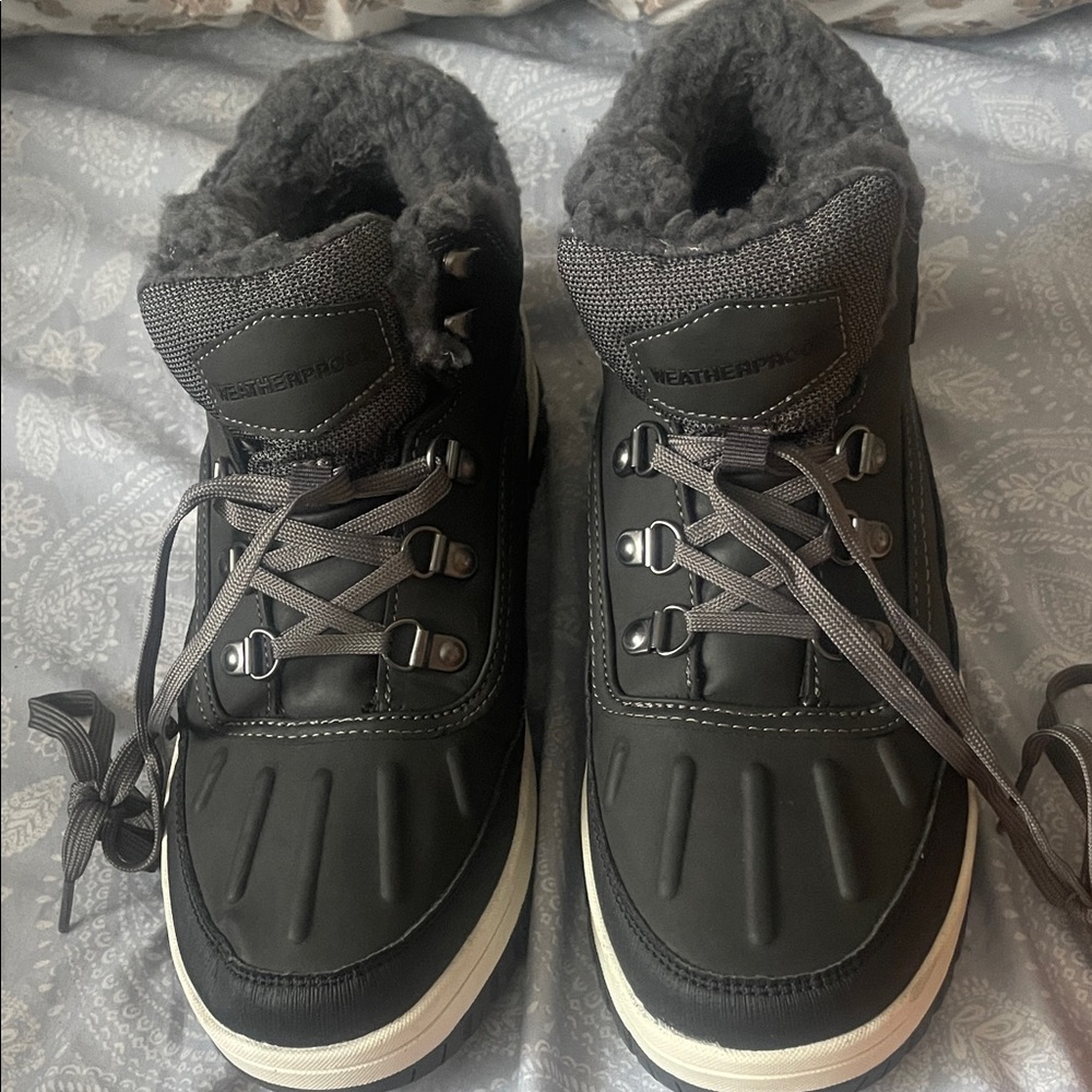 Weatherproof Gray Winter Boots - image 4